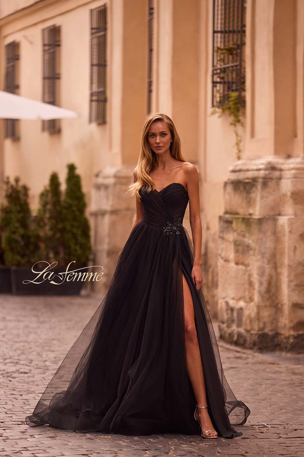 La Femme 32789 prom dress images.  La Femme 32789 is available in these colors: Black, Blush, Cloud Blue, Dark Berry, Royal Blue.